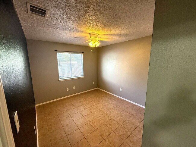 Building Photo - Move-In Ready 3BR/2BA: Updated Kitchen, New Light Fixtures & Fenced Yard