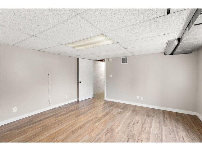 Building Photo - 1408 Lake St NE