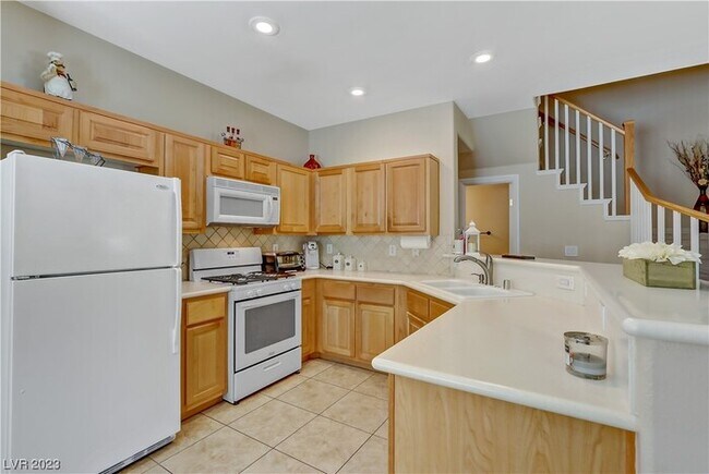 Building Photo - Beautiful Clark County Townhome