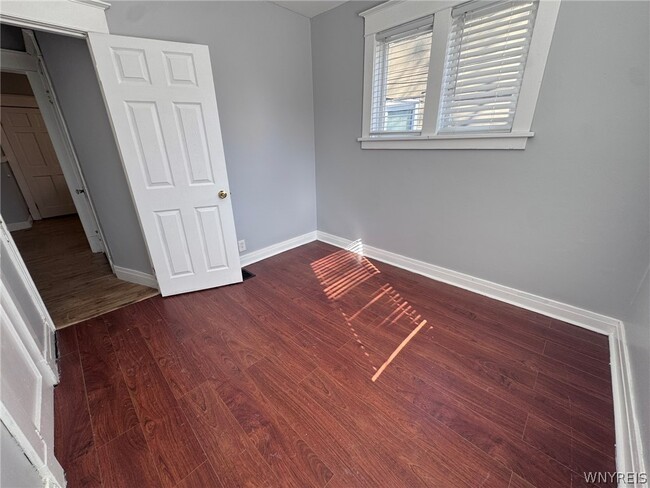 Building Photo - 55 Parkwood Ave