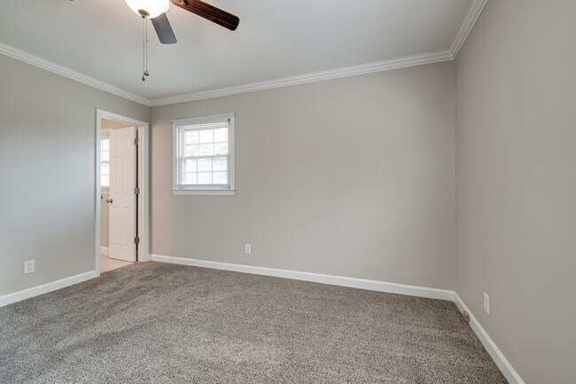 Building Photo - 114 Cottonwood Dr