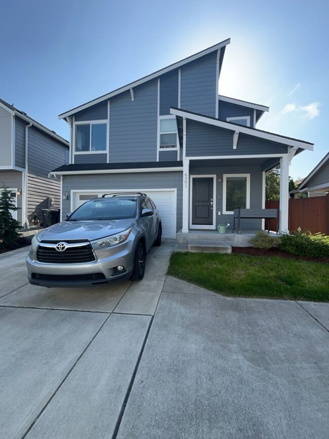 Primary Photo - Newly Built 5BD 2.5BA in LSSD