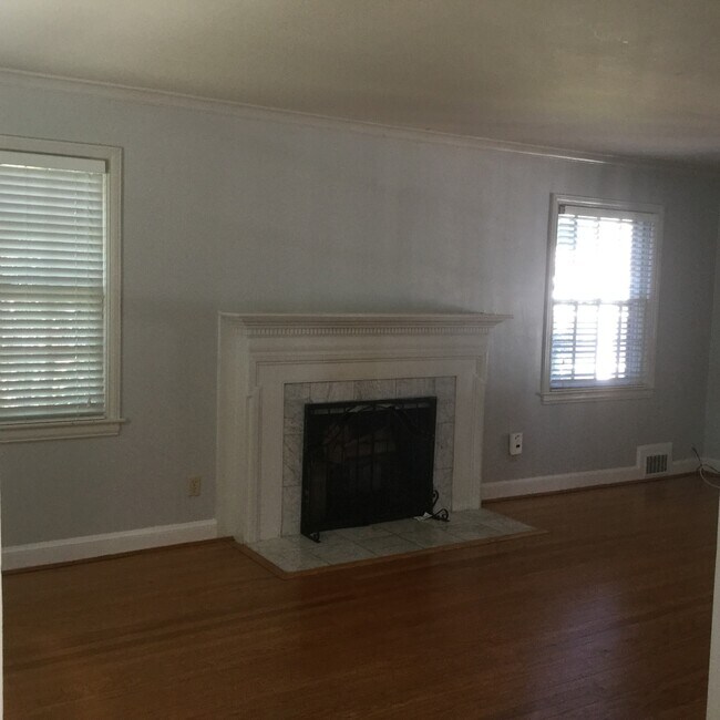 Building Photo - VERY NICE HOME IN EDGEMOOR SUBDIVISION
