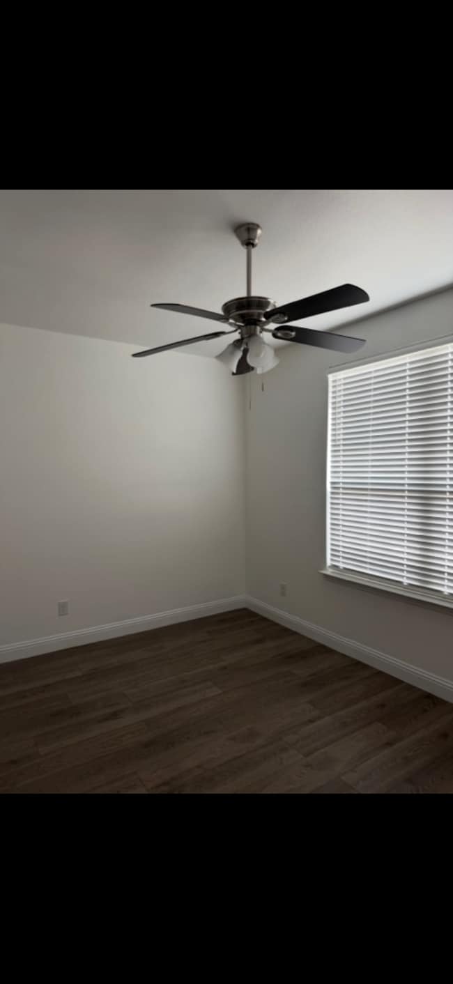 Building Photo - 1436 Lakeview Dr