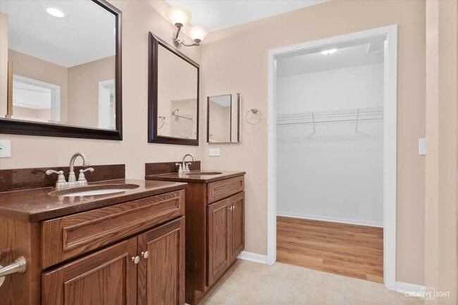 Building Photo - 38W199 Heatherfield Dr