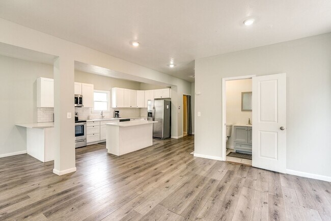 Building Photo - 1212 Rowley Ave