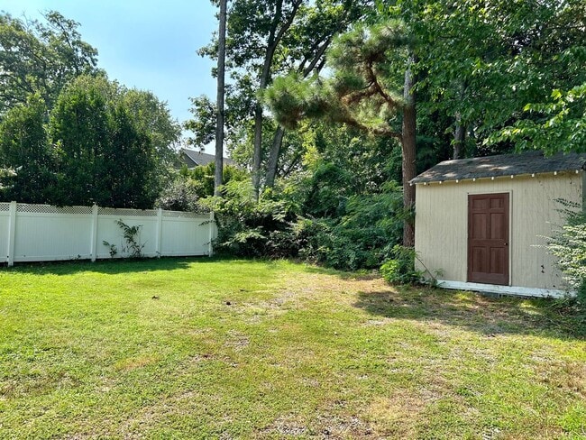 Building Photo - Charming 3 bedroom, 2.5 bath cottage within minutes to Shoppes at Willow Lawn, Carytown