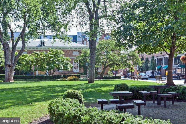 Building Photo - 25 Palmer Square W
