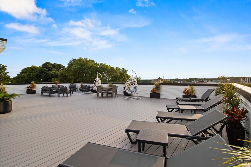 Building Photo - 2625 W Jefferson St