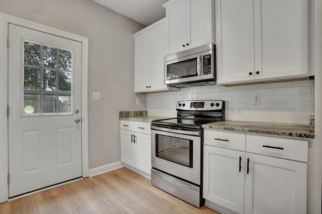 Building Photo - 211 Thalia Rd