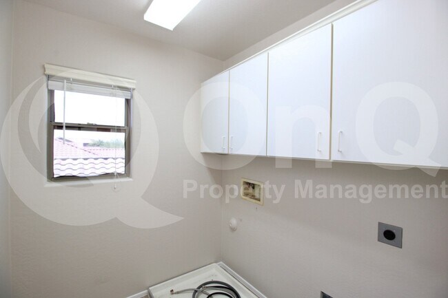 Building Photo - 2633 W Bisbee Way