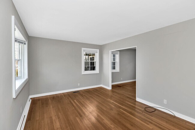 Building Photo - 207 Windham St SE