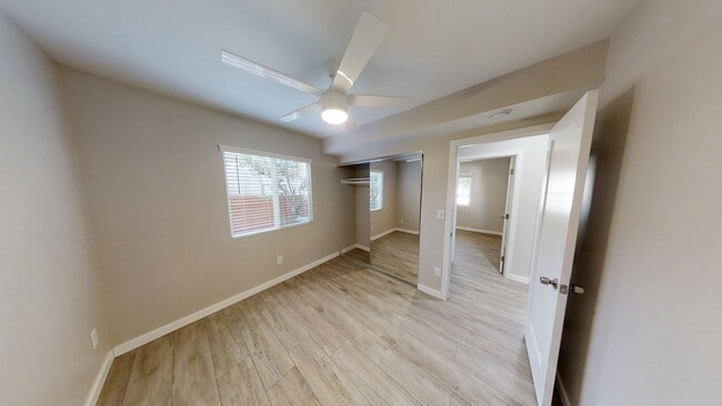 Building Photo - 7 BD, 3 BR. Spacious Yard!!