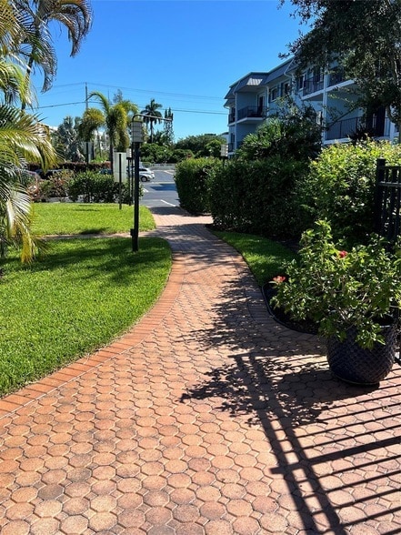 Building Photo - 3004 NE 5th Terrace