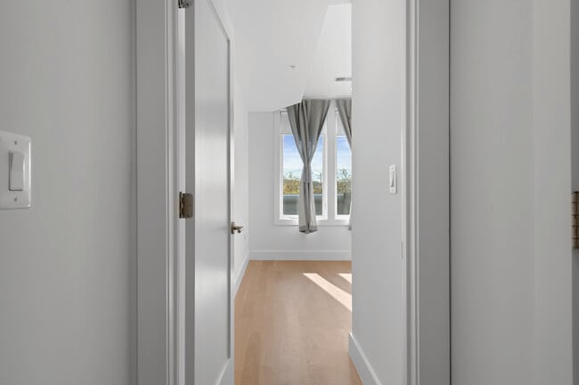 Building Photo - 1515 K St SE