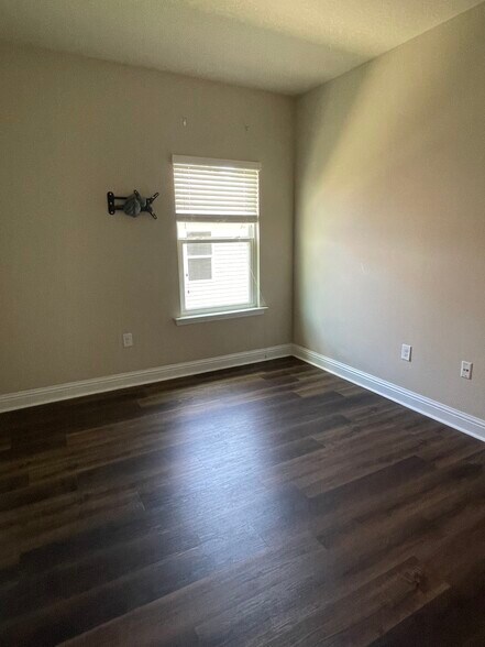 Building Photo - 6891 Spaniel Dr