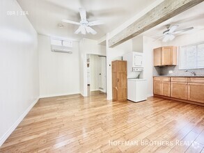 Building Photo - Gorgeous and Renovated Private Studio W/ P...