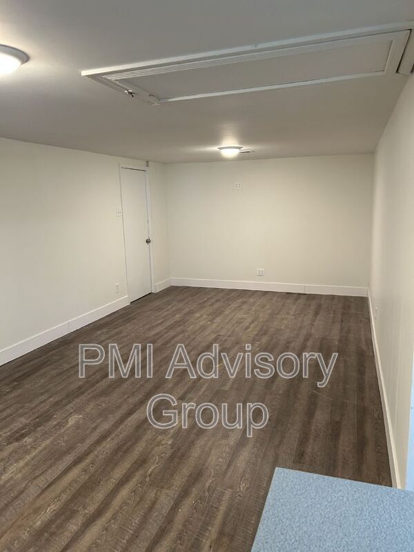 Building Photo - 2513 SW Mission Ave