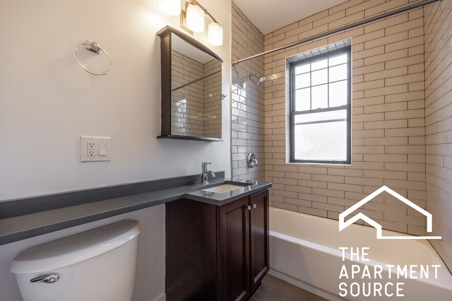 Building Photo - 3904 N Janssen Ave