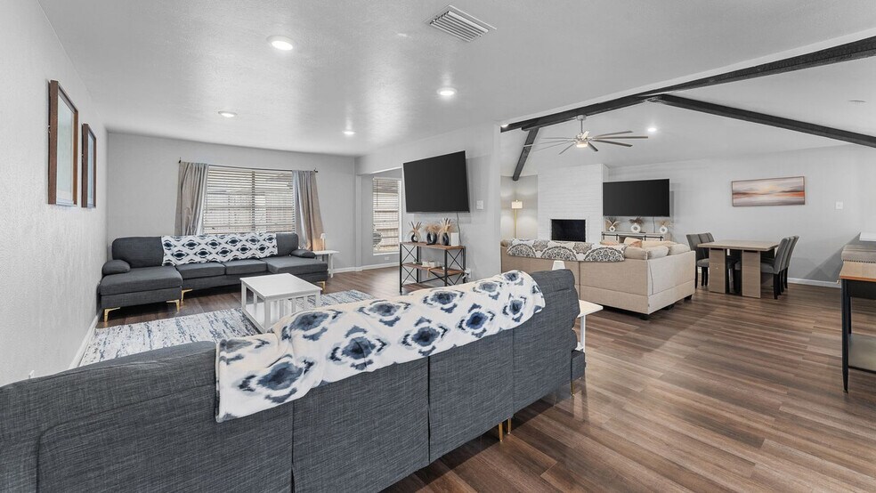 Building Photo - 6314 Senators Dr
