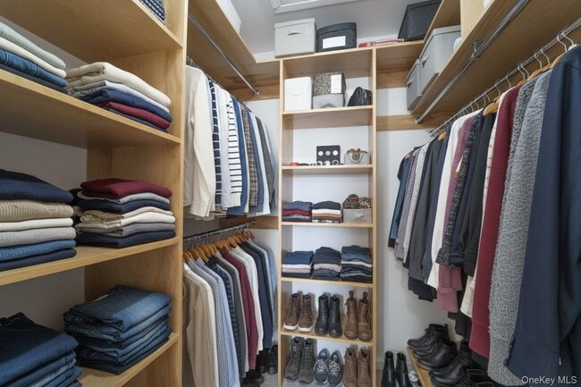 Building Photo - 556 E Harrison St