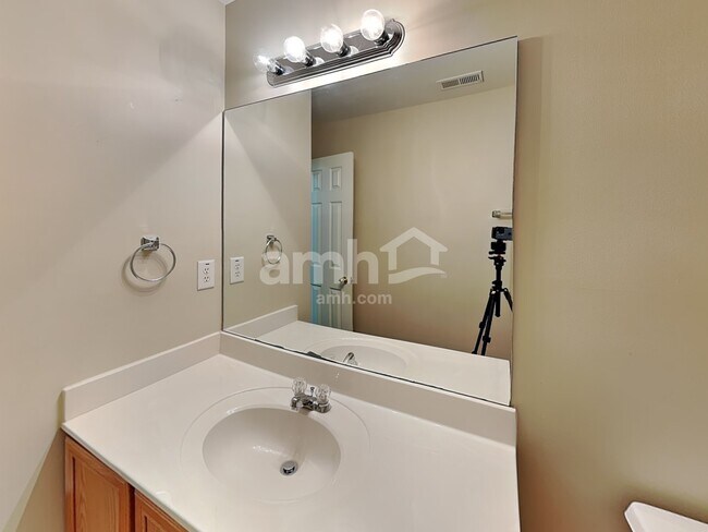 Building Photo - 219 Highland Falls Dr