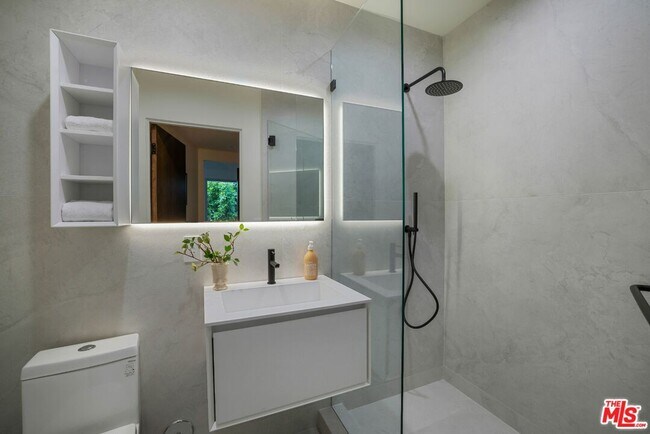 Building Photo - 9270 Kinglet Dr