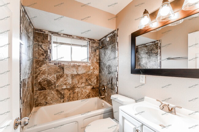 Building Photo - 650 Lilac Dr