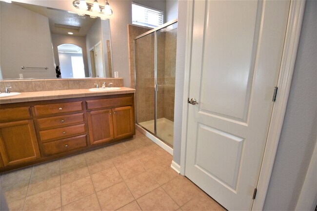 Building Photo - 3303 Southerland Rd