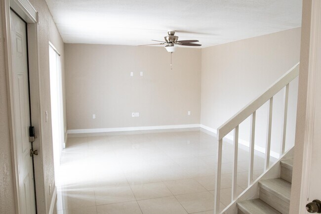 Building Photo - 70 Lake Arbor Dr