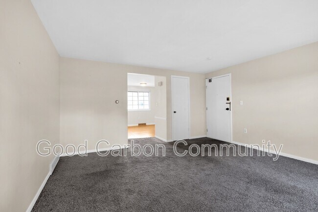 Building Photo - 298 Joe McCarthy Dr