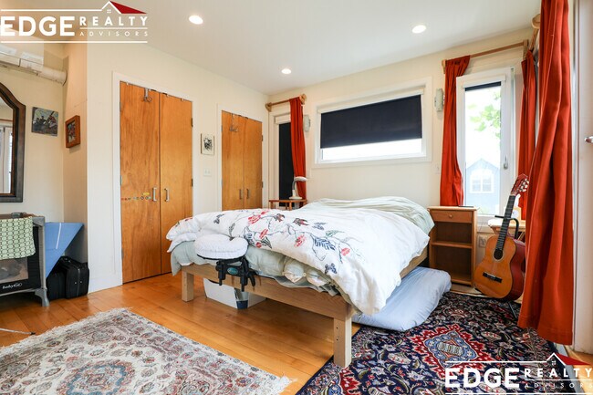 Building Photo - 133 Elm St