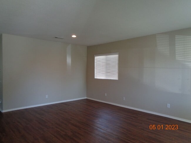 Building Photo - Beautiful 2 Story Home Offering 2548 sq. ft. and Built in 2005 with 3 Bedrooms plus office/additi...