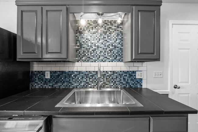 Building Photo - 443 Cranklen Cir