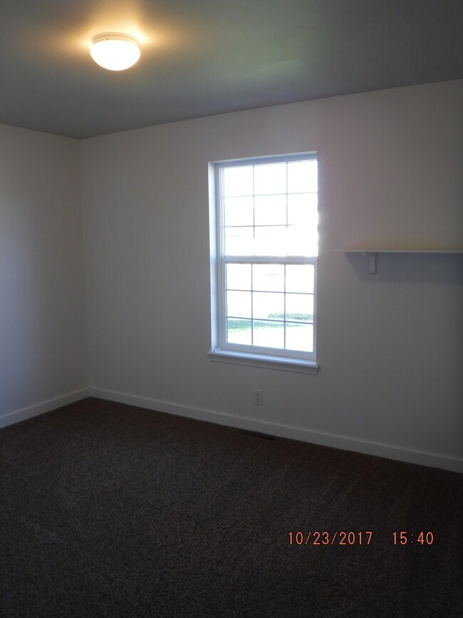 Building Photo - Centrally Located and Updated 3BD 2BA