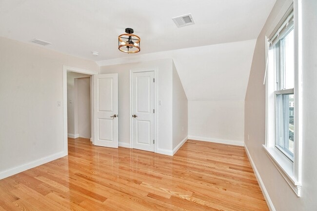 Building Photo - 30 Hiawatha Rd