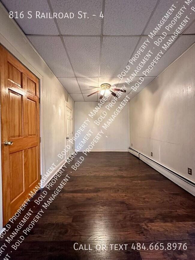 Building Photo - 816 S Railroad St