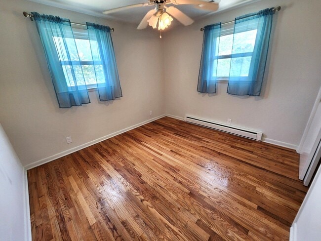 Building Photo - Quiet Country 3BR Ranch with 3.8acres betw...