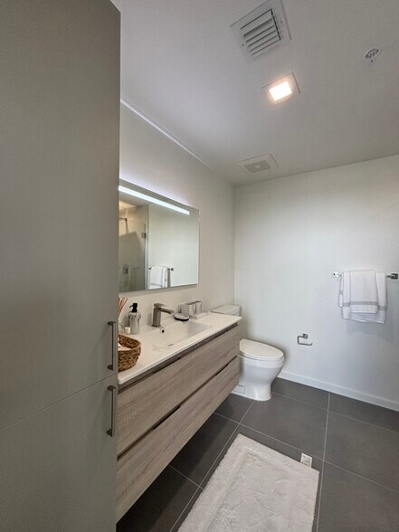 Building Photo - 1740 NW 1st Ave