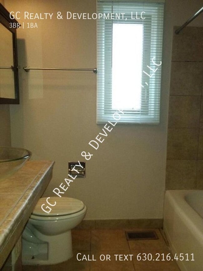 Building Photo - ***PARK FOREST / SINGLE FAMILY HOME  / 3 B...