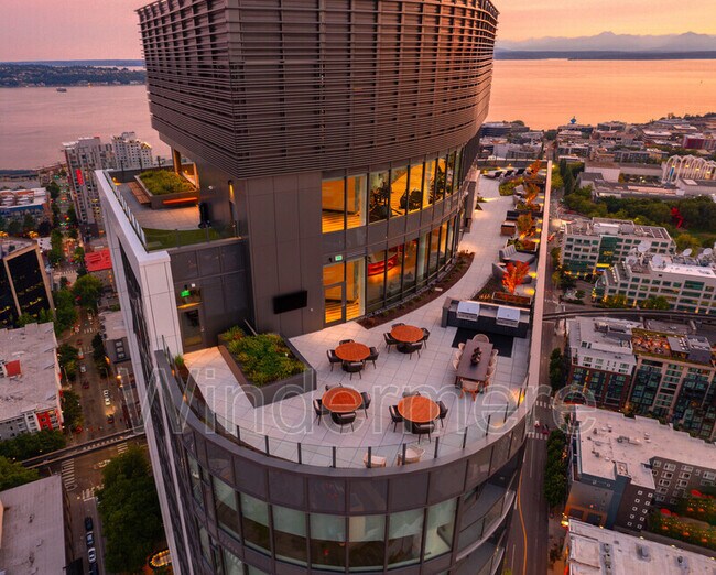 Building Photo - 2510 6th Ave