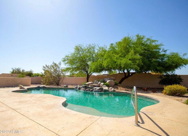 Building Photo - 19725 W Meadowbrook Ave