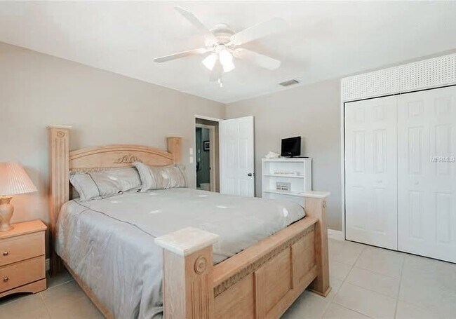 Building Photo - 2173 W Vina Del Mar Blvd