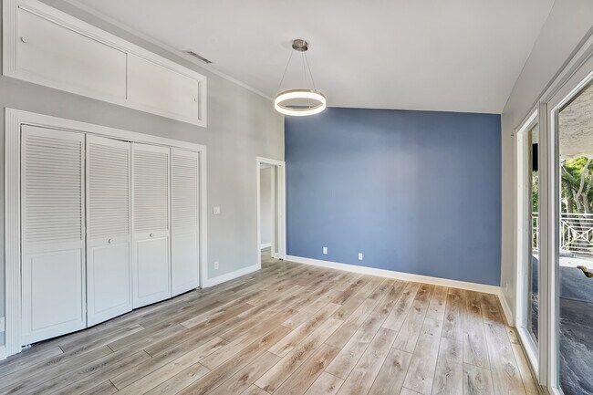 Building Photo - 937 Fern Dr