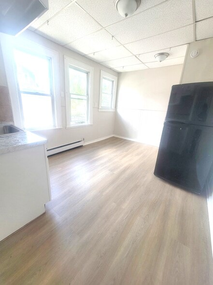 UNIT 2 - 195 Lehigh Ave
