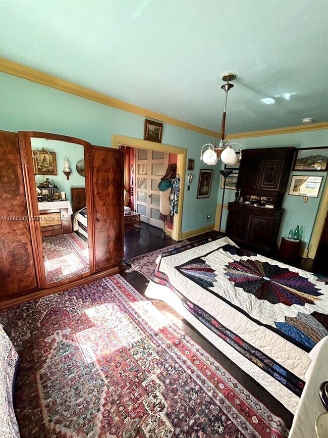 Building Photo - 168 NE 44th St