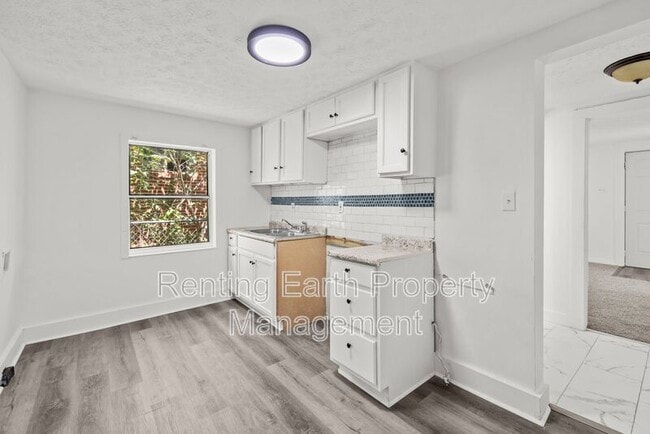 Building Photo - 1134 Oak St