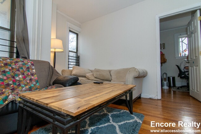 Building Photo - 448 Park Dr