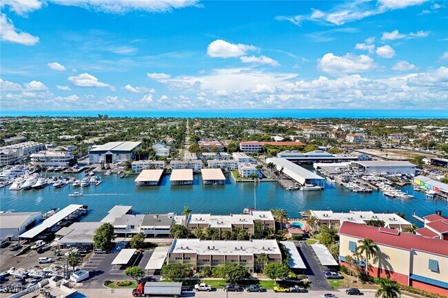 Building Photo - 800 River Point Dr