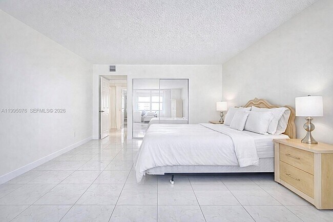 Building Photo - 3800 S Ocean Dr